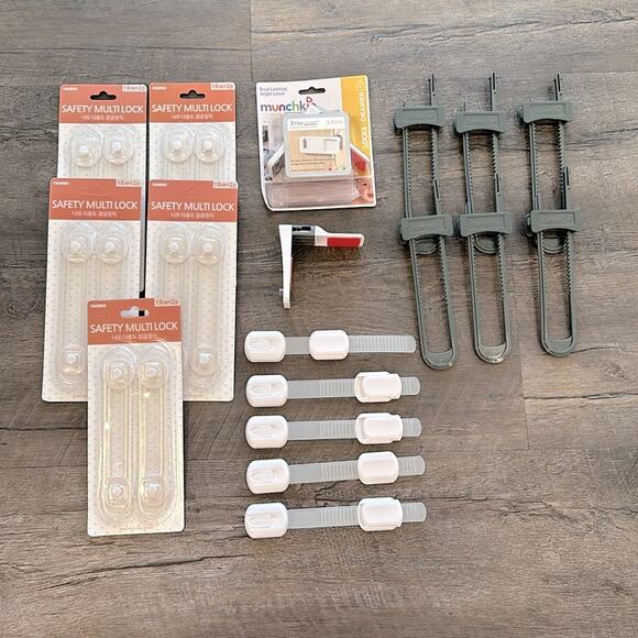 Childproofing Bundle Cabinet and Drawer Locks - Picture 1 of 8